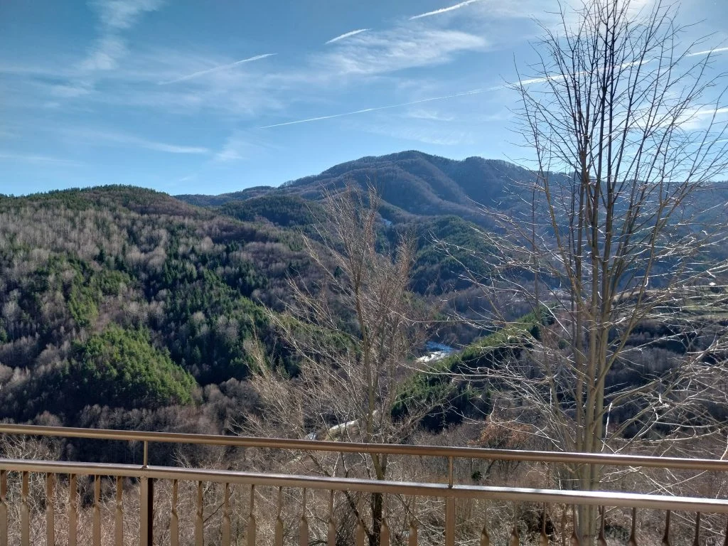 Панорама към планината от района на Гърбище